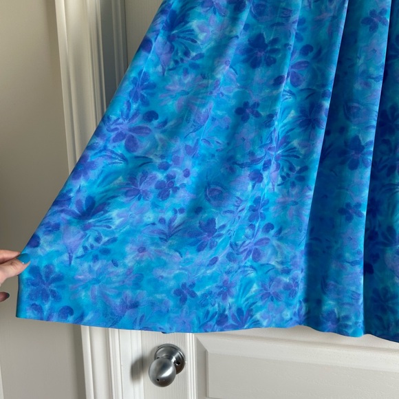 Liz Claiborne 100% Silk high waisted Skirt (fits like an XS) - Picture 3 of 6